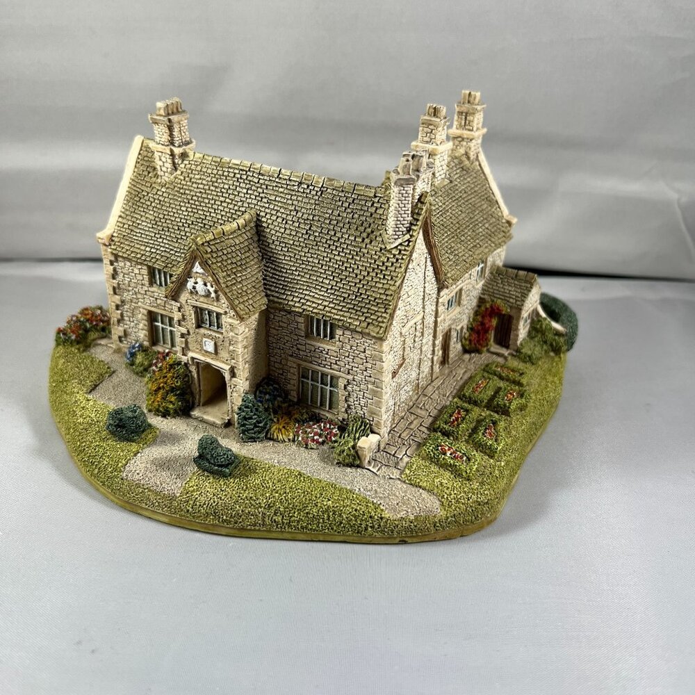 Lilliput Lane Sulgrave Manor Collectible Sculpture With Box